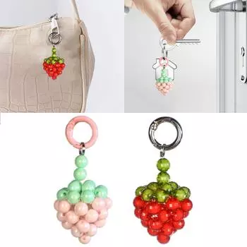 Уникальный брелок с клубничными бусинами, очаровательный кулон с клубничными бусинами, стильные рюкзаки, подвесные украшения, брелоки T1