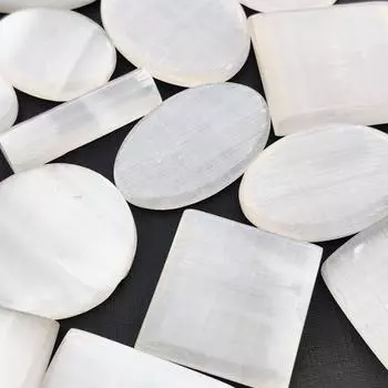 Уникальный полированный селенитовый кабошон, свободный драгоценный камень, партия драгоценных камней, партия кабошонов для изготовления ювелирных изделий, партия кабошонов смешанной формы и партия кабошонов всех размеров. 100 Carat Selenite Lot