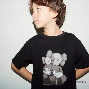 UNIQLO ДЕТИ КАВС ЮТ (графический Т, короткие рукава)