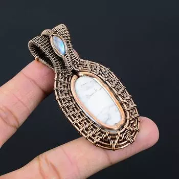 Уникальный кулон ручной работы из драгоценных камней говлита и лунного камня, обернутый в проволоку из чистой меди 2.76 Inches