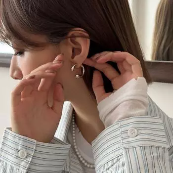 Unique personality C-shaped rear-hanging earrings, niche high-end cold wind earrings, new autumn and winter silver needle earrings 925 silver needle