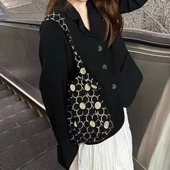 Unique Texture Retro Black Embroidered Flower Shoulder Bag Cute and Versatile Square Bottom Velvet Armpit Bag Women s Bag