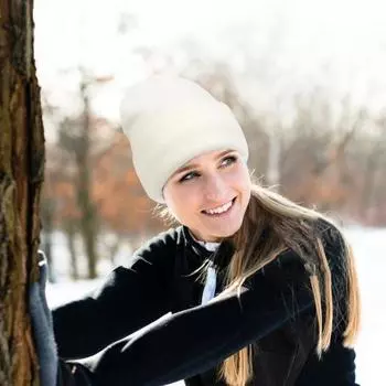 Унисекс вязаная шапка с атласной подкладкой предотвращает ломкость волос эластичная однотонная вино красного