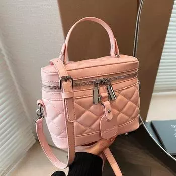 Универсальная и высококачественная нишевая женская сумка через плечо. Новинка 2024 года. Повседневная и модная портативная маленькая квадратная сумка на одно плечо с ромбовидной сеткой.