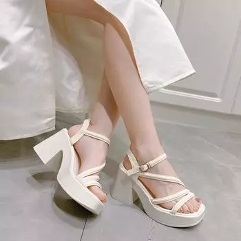 Универсальная повседневная одежда, удобные туфли на высоком каблуке, лето 2025, новые туфли на платформе, универсальные модные римские сандалии 35 чёрный