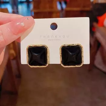 Универсальные геометрические квадратные серьги из смолы, игла из серебра S925, высококлассный дизайн, серьги, как у интернет-звезды чёрный