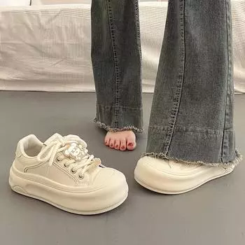 Универсальные маленькие белые туфли, новые повседневные спортивные туфли, весна и осень, нишевый дизайн 2024 года, туфли на толстой подошве, женские, супер огонь 35 чёрный