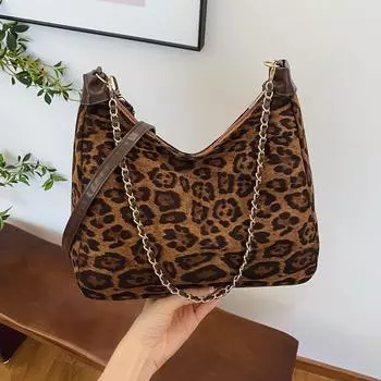 Универсальные осенью и зимой, популярные в этом году сумки-мессенджеры на одно плечо с цепочкой, популярные в этом году небольшие квадратные сумки для женщин