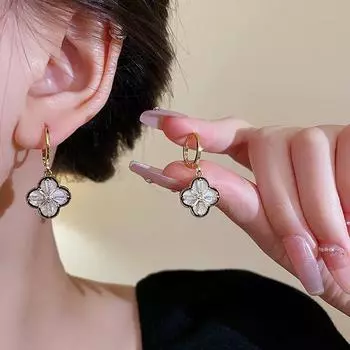 Универсальные серьги-каффы в виде креста с четырехлистным клевером: Женские серьги 2023 года, роскошная мода