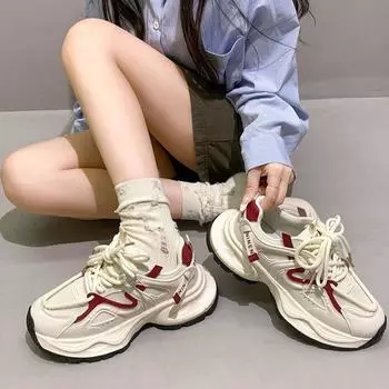 Универсальные спортивные туфли на толстой подошве с нескользящей сеткой в стиле ретро, женские новые летние модели 2025 года, демонстрируют свои ноги и маленькую популярную обувь для пап 35 чёрный