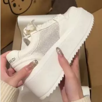 Универсальные туфли на шнуровке на платформе, подчеркивающие красоту кексов, белые туфли для женщин 2025 года, летняя новая мода, повседневная модная обувь для досок 35