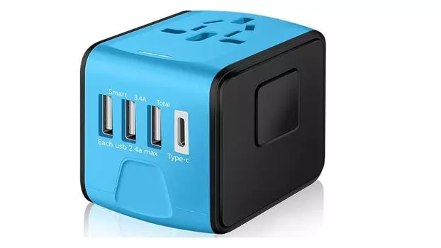 Универсальный адаптер питания с портами и ваш незаменимый спутник в путешествиях по всему миру. Совместимость с более чем 150 странами. USB*3 Type-C.