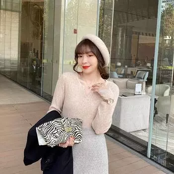 Универсальный трикотажный базовый свитер с V-образным вырезом для женщин, весна-осень-зима, новый стиль, облегающий свитер в западном стиле, длинный рукав, внутренний верх, модный one size чёрный