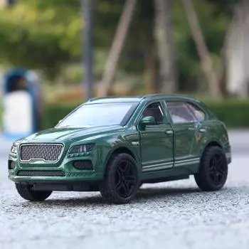 (Упакованный) 1:36 Модель автомобиля из сплава имитирует автомобиль, тянущий назад Украшения для автомобиля, чтобы собирать игрушки для мальчиков