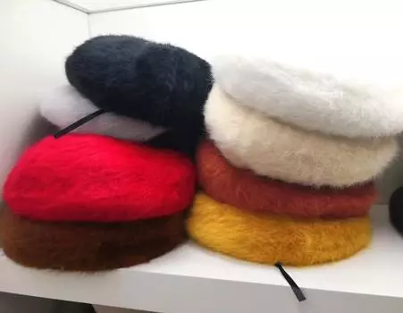 Обновленная утолщенная милая плюшевая шапка-берет с кроликом для женщин, шляпа художника, корейская зимняя теплая шапка для осени 56-58cm чёрный