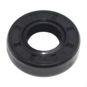 Уплотнение вала водяного насоса мотоцикла, уплотнительные принадлежности заменяют часть двигателя