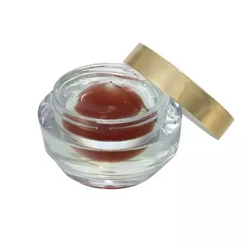 Urwasi Sweets Fruit de Gommage — очищающий гель, содержащий два геля-гоммажа и очищающий гель для лица в одном средстве для гоммажа/ухода за лицом.