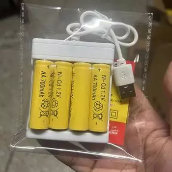 USB-кабель с 4-местным зарядным устройством и комплектом аккумуляторов AAA. В комплект входит зарядная подставка на четыре слота.