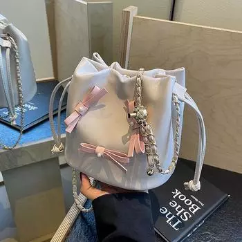 Усовершенствованная и стильная маленькая женская сумка 2024 года: новая универсальная сумка через плечо с цепочкой, суперпопулярная и нишевая сумка-ведро с бантом