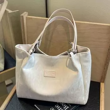 Усовершенствованная плиссированная ручная сумка большой вместимости для женщин. Новинка 2024 года. Универсальная повседневная модная сумка-тоут на одно плечо.