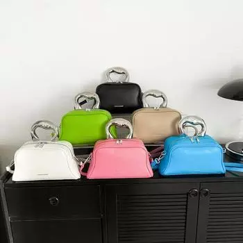 Усовершенствованная ручная сумка для женщин, новинка 2023 года, зимняя корейская модная маленькая квадратная сумка с минималистской текстурой, уникальная сумка на плечо