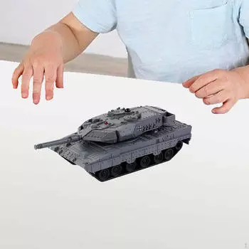 Усовершенствованный танк с дистанционным управлением и вращающейся на 360 градусов башней синий