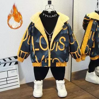 Утепленная куртка с капюшоном для мальчиков на осень и зиму 140