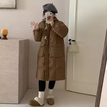 Утолщенная женская пуховая куртка средней и длинной длины 2024 года, зимняя с капюшоном, пряжкой из деревянного рога на талии, белая теплая куртка на утином пуху S кофейный