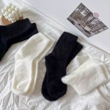 Утолщенные носки женские средней длины черно-белые простые модные зимние теплые и непромокаемые домашние чулки для сна One Size белый