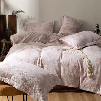 Утолщенный резной молочный флисовый комплект из четырех предметов Двустороннее флисовое постельное белье Простыня Пододеяльник 1.5m bed