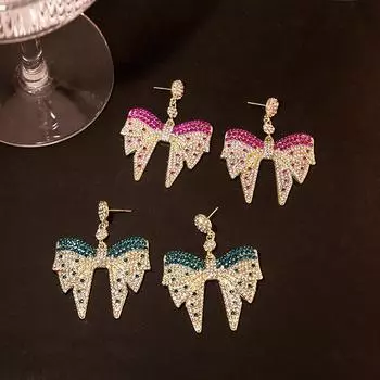 Увеличенные и привлекательные серьги-капли в форме банта с мерцающими стразами розовый