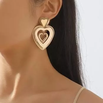 Увеличенные серьги в форме сердца с креативностью и индивидуальностью, металлическая текстура, идеально подходящие для женского наряда золотой