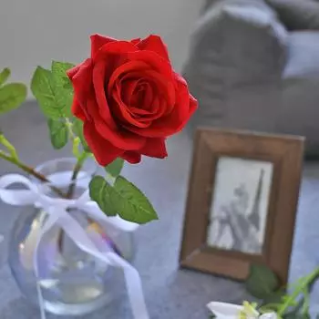 Увлажняющее и увлажняющее ощущение Роза Одиночная Имитация Розы с Большими Рогами Свадебное Украшение для Гостиной Декоративный Цветок Искусственный Цветок Искусственный Цветок красный