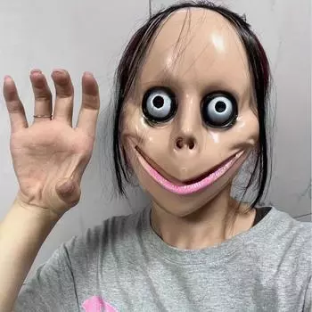 Ужасающие маски, украшенные странными волосами, и идеальный Хэллоуин с представлениями в доме с привидениями и праздничными украшениями