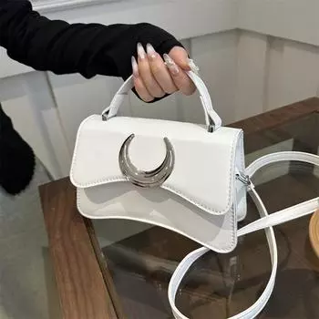 Узор личи, модная текстура, иностранная пряжка в виде луны, персонализированная маленькая квадратная сумка 2024 года, новая простая и модная сумка через плечо белый