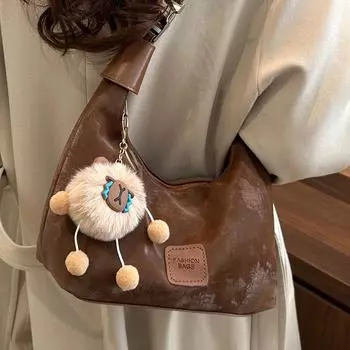 В этом году на пике популярности находятся женские модные сумки-пельмени, универсальные плиссированные сумки-мессенджеры через плечо.