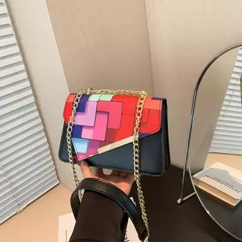 В этом году популярна небольшая сумка-мессенджер в новом иностранном стиле с цепочкой, а также новая модная контрастная цветная маленькая квадратная сумка-мессенджер для женщин 2024 года. белый