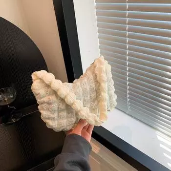 В этом году популярна сумка-облако — это модная сумка-складочка для девочек через плечо со складками, простая однотонная студенческая сумка для ношения под мышкой. жёлтый