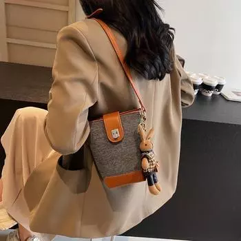 В этом году популярная контрастная цветная маленькая женская сумка 2024 года, новая осенне-зимняя ретро-универсальная сумка-мессенджер, сумка-ведро