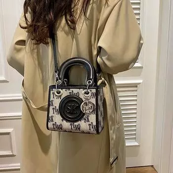 В этом году популярная контрастная цветная маленькая женская сумка 2024 года, новая универсальная сумка-мессенджер на осень и зиму, портативная сумка принцессы Дианы чёрный