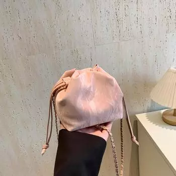 В этом году популярная маленькая женская сумка 2024 года, новая весна-лето, корейская версия, модная сумка через плечо, универсальная сумка-ведро с цепочкой