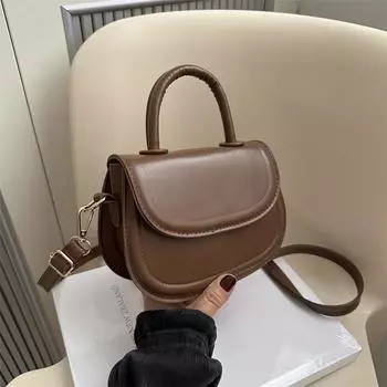 В этом году популярная маленькая женская сумка 2024 года весна-лето новая модная универсальная сумка-мессенджер зарубежная модная портативная сумка-седло чёрный