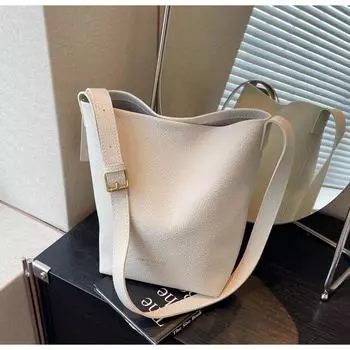 В этом году популярная ретро маленькая сумка 2024 новая женская сумка высокого класса сумка-мессенджер нишевый дизайн сумка-ведро чёрный