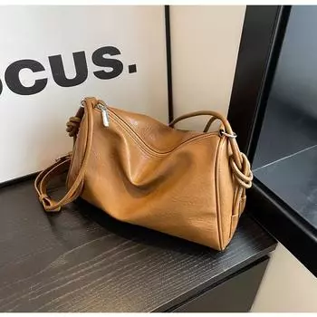 В этом году популярная женская сумка Boston большого объема 2024 года, новая осенняя универсальная сумка-мессенджер, сумка-подушка для поездок на работу кофейный