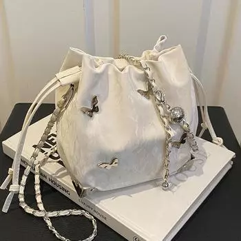 В этом году популярны сумки-банты, модные сумки-мессенджеры, женские универсальные сумки-ведра Mori через плечо. серебряный