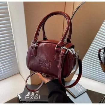 В этом году популярные маленькие сумки для женщин, универсальные сумки-мессенджеры из фактурной ткани, популярные маленькие квадратные сумки через плечо, осень 2024 года чёрный