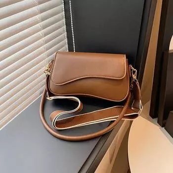 В этом году популярными маленькими сумками являются женские весенние универсальные новые модные широкополосные сумки-мессенджеры, ретро-маленькие квадратные сумки. чёрный