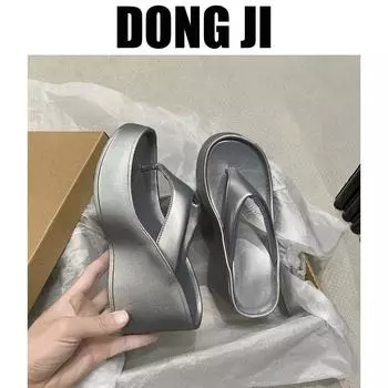 Вьетнамки с покатым каблуком женские новые летние 2025 года с толстым дном на высоком каблуке верхняя одежда сжимают ноги, чтобы увеличить высоту маффин интернет знаменитость крутые s 34 серебряный