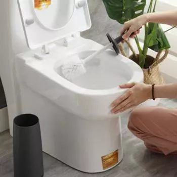 В комплект туалетной щетки входят туалетная щетка и кронштейн, которые представляют собой чистящие средства для унитазов, используемые для глубокой очистки. One Size белый