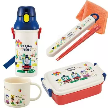 В комплект входит мини-полотенце Skater из 4 предметов «Друзья Томаса», антибактериальная квадратная коробка для бенто 450 мл, пластиковая бутылка для воды и т. д.